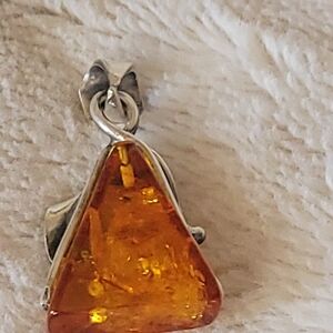 Sterling Silver Honey Amber pendant measures with leaf accent
